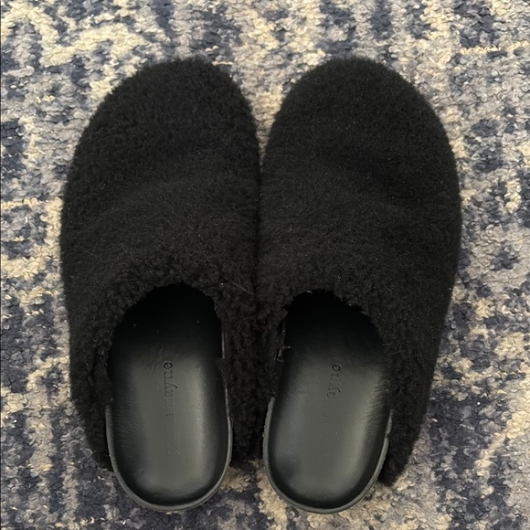 Jenni Kayne Black Fuzzy Clogs - Picture 5 of 5